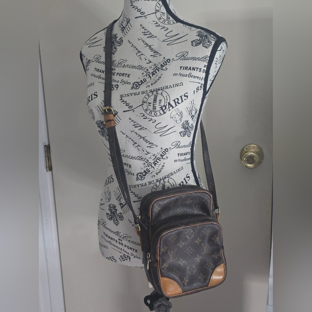 Louis Vuitton Brown Monogram Canvas Crossbody Bag with Tan Trim comes with COA - Picture 2 of 16